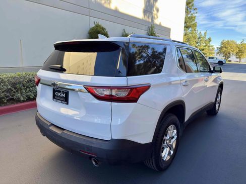 Used 2018 Chevrolet Traverse LT w/ LPO, Black Accent Package FWD image 9