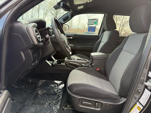 Used 2023 Toyota Tacoma TRD Sport image 16