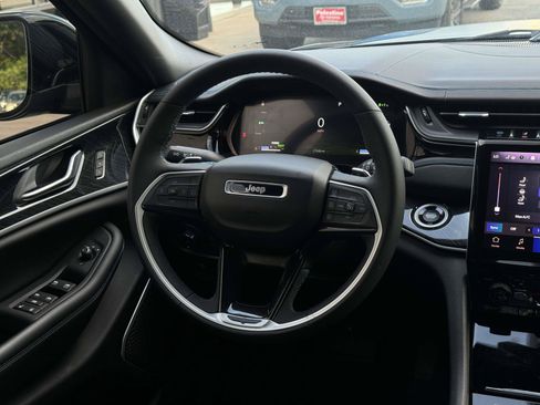 Used 2022 Jeep Grand Cherokee Trailhawk w/ Advanced Protech Group II AWD/4WD image 17