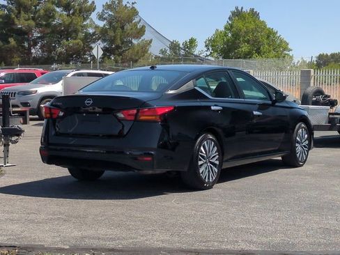 Used 2025 Nissan Altima 2.5 SV FWD image 8