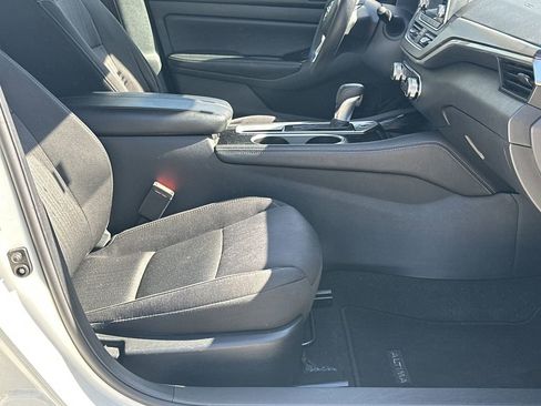 Used 2023 Nissan Altima 2.5 SV image 14