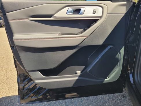 Used 2026 Ford Explorer Active w/ Active Comfort Package RWD image 16