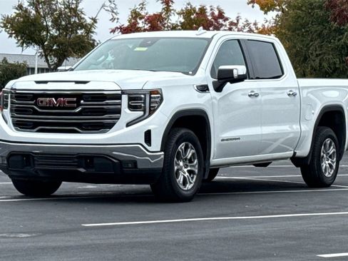 Used 2024 GMC Sierra 1500 SLT image 15