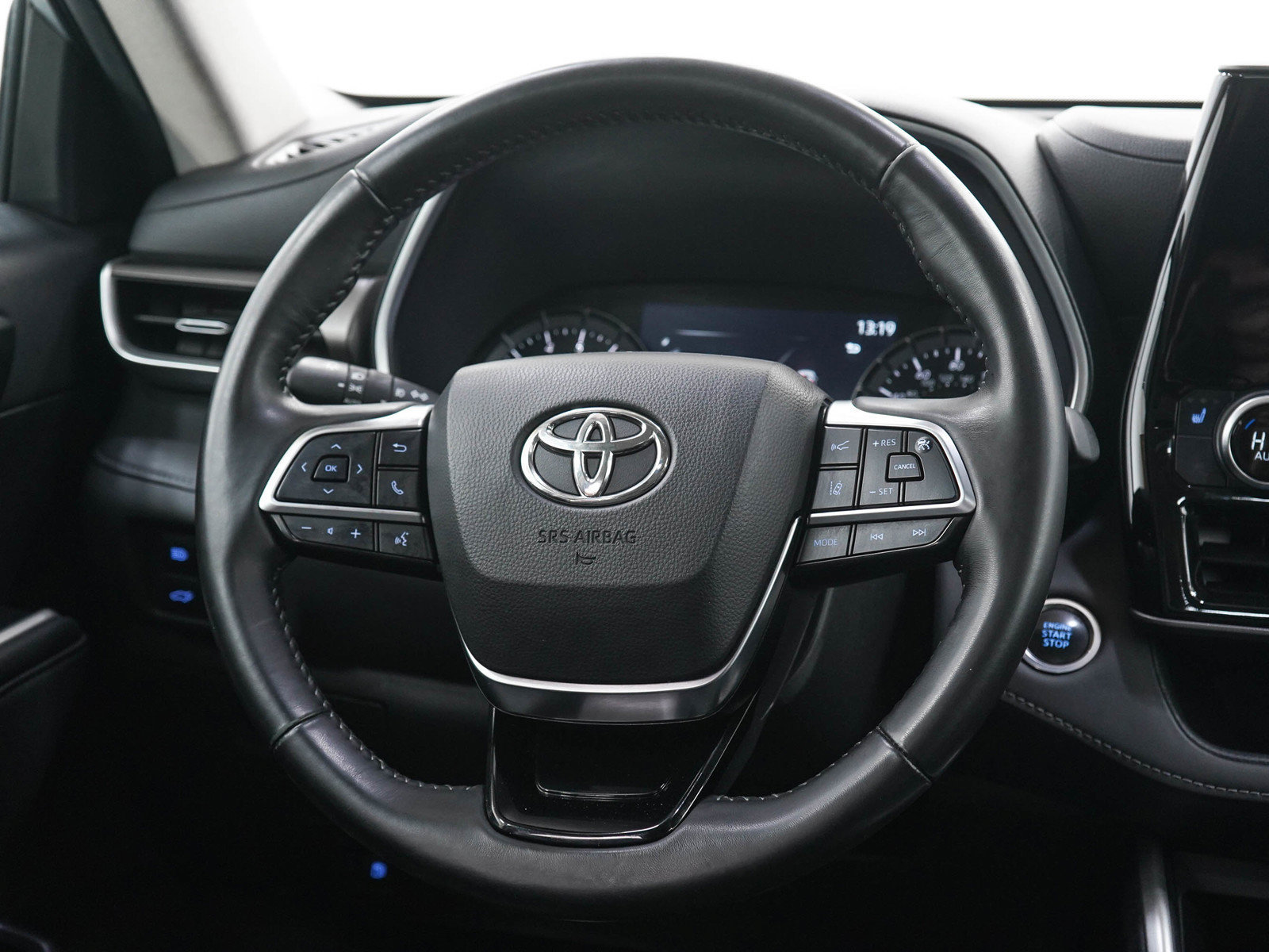 Used 2020 Toyota Highlander XLE AWD/4WD image 18