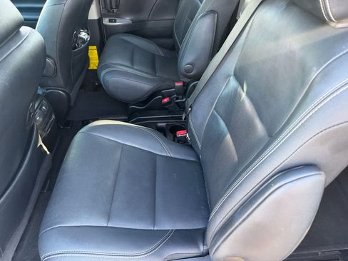 Used 2015 Toyota Sienna SE Premium FWD image 13