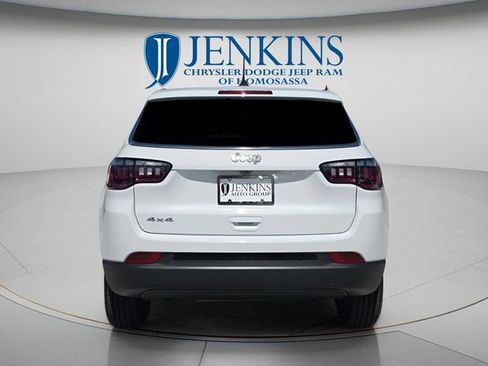 Used 2025 Jeep Compass Sport AWD/4WD image 6