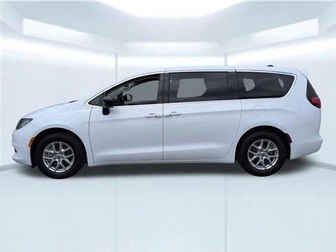 Used 2024 Chrysler Voyager LX w/ Fleet Security Group FWD image 2