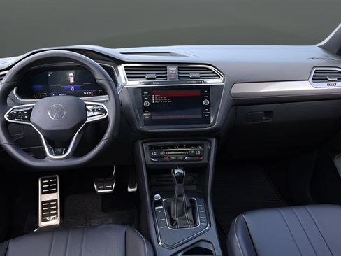 Certified 2022 Volkswagen Tiguan SE R-Line FWD image 13