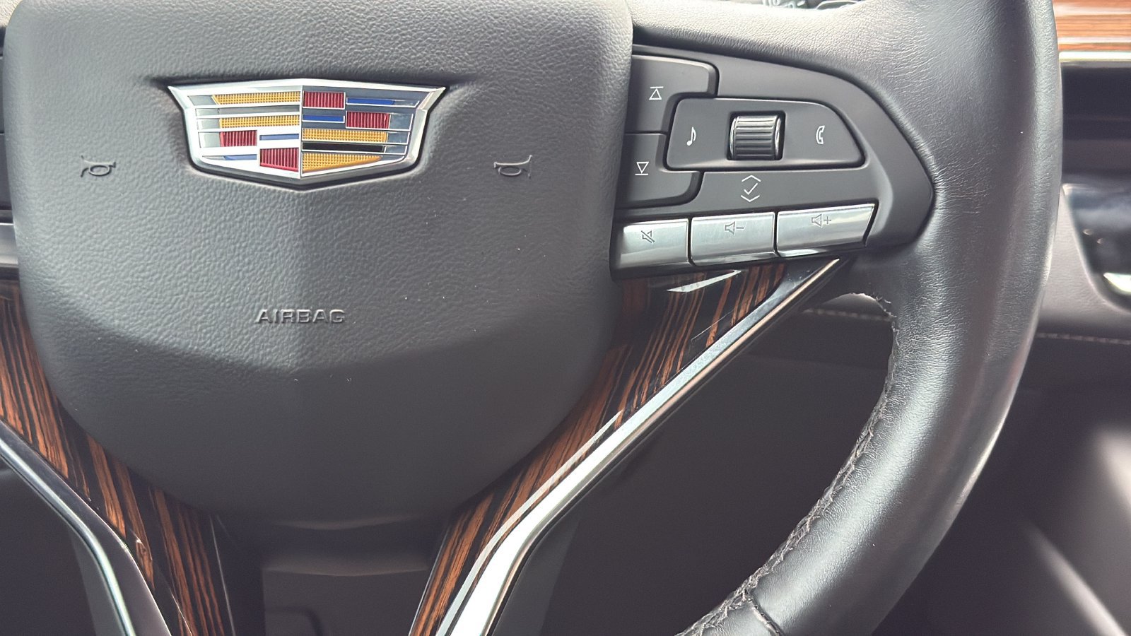 Used 2024 Cadillac Escalade ESV Premium Luxury w/ Performance Package AWD/4WD image 16