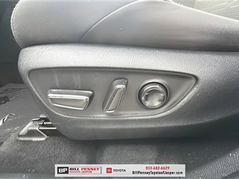 Used 2022 Toyota RAV4 SE image 18