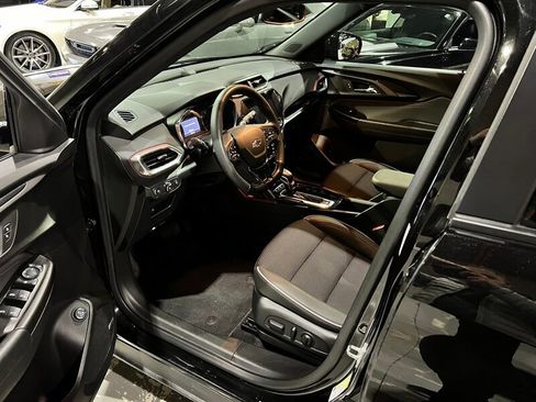 Used 2023 Chevrolet TrailBlazer RS w/ Sun and Liftgate Package image 10