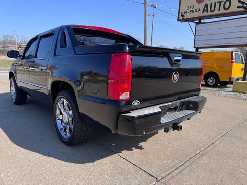 Used 2011 Cadillac Escalade EXT Luxury image 6