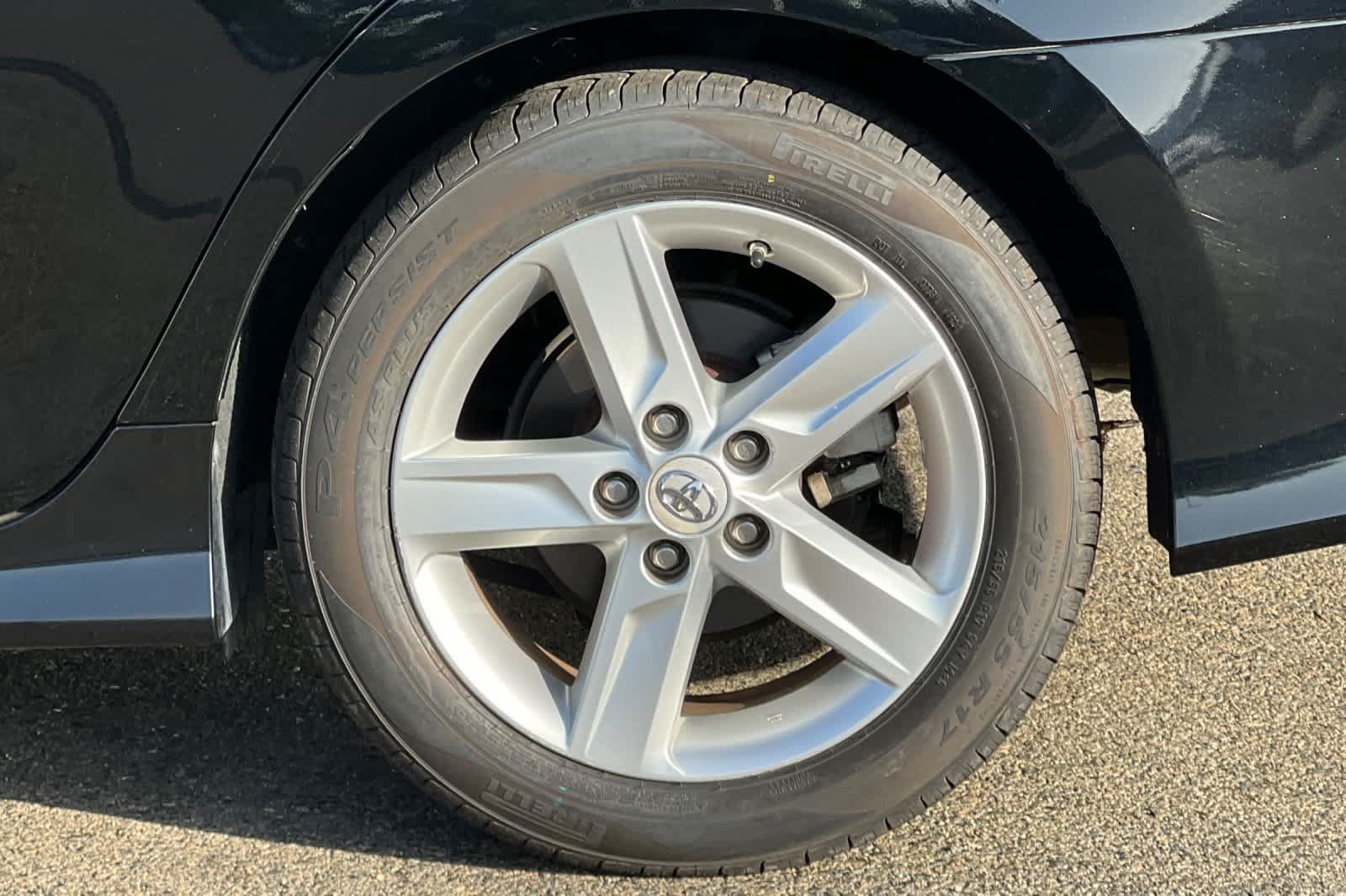 Used 2012 Toyota Camry SE FWD image 25