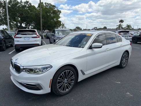 Used 2020 BMW 530i w/ Premium Package image 3