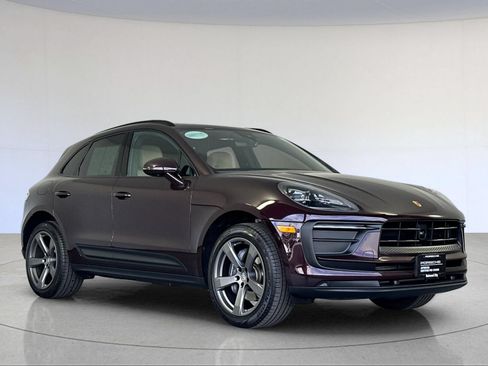 Certified 2026 Porsche Macan AWD/4WD image 10