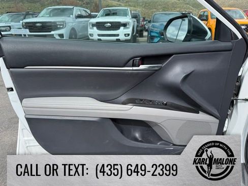Used 2021 Toyota Camry XLE AWD/4WD image 12