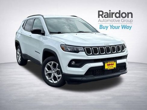 Used 2024 Jeep Compass Latitude AWD/4WD image 1