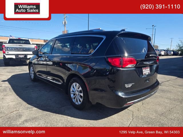 Used 2019 Chrysler Pacifica Touring-L FWD image 5