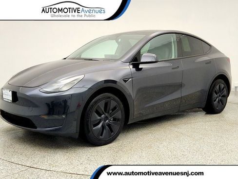 Used 2025 Tesla Model Y Long Range image 1