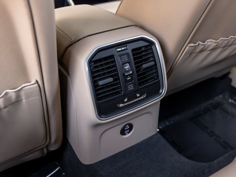 Certified 2026 Porsche Macan AWD/4WD image 44