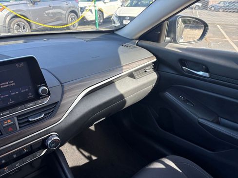 Used 2025 Nissan Altima 2.5 SV image 36