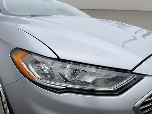 Used 2019 Ford Fusion SE image 10