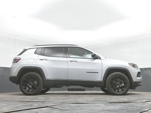 Used 2025 Jeep Compass Latitude w/ Altitude Special Edition AWD/4WD image 48