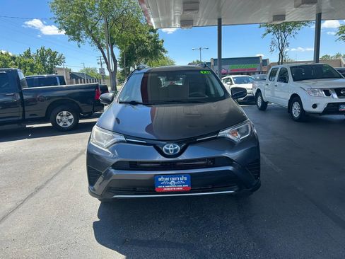 Used 2018 Toyota RAV4 LE AWD/4WD image 2