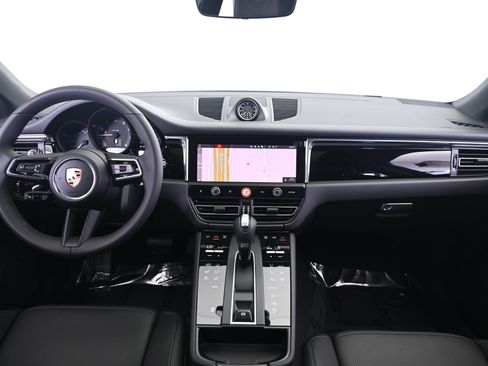 Used 2026 Porsche Macan AWD/4WD image 31
