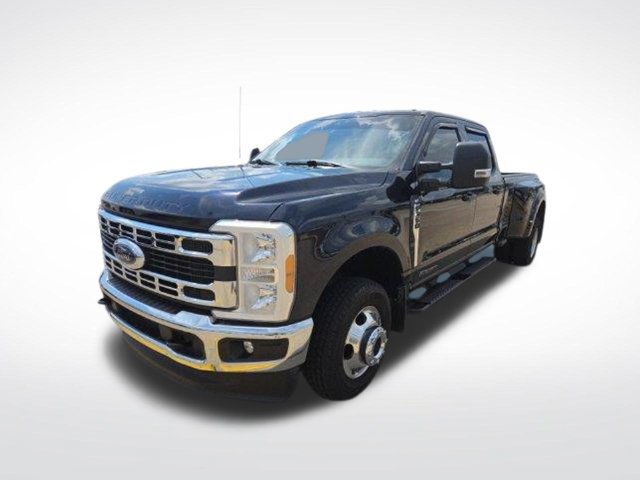 Used 2023 Ford F350 XLT AWD/4WD image 3