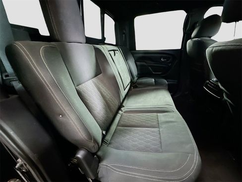 Used 2018 Nissan Titan SV w/ SV Convenience Package image 27