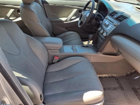 Used 2010 Toyota Camry LE FWD image 25