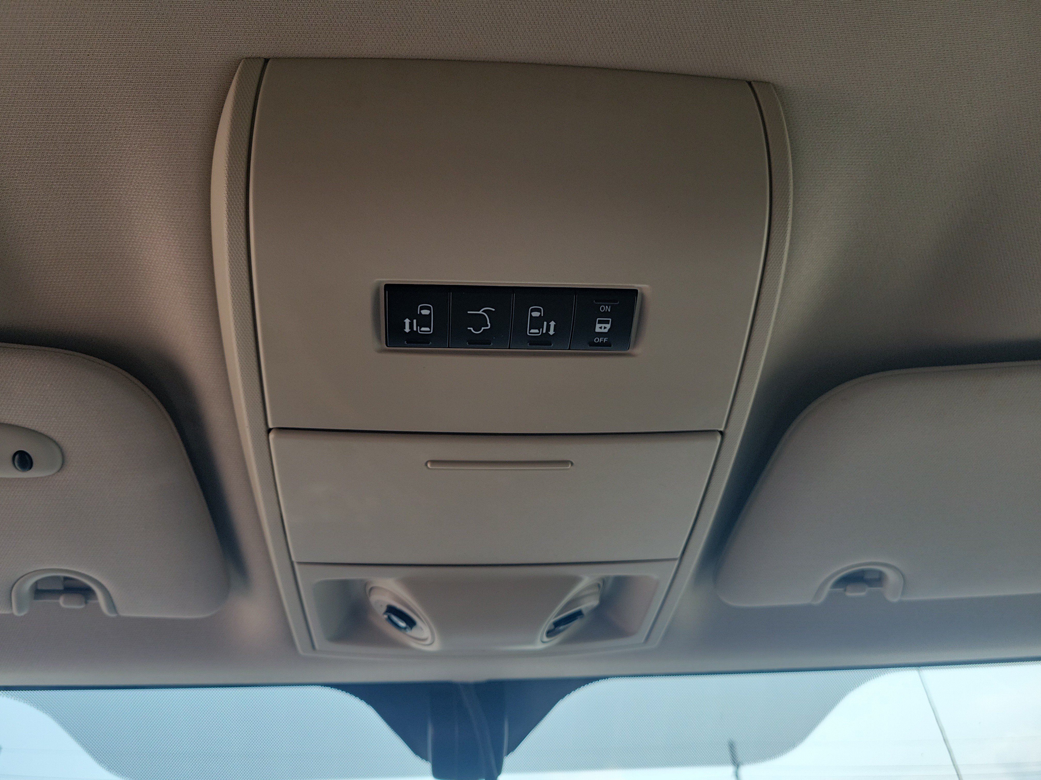 Used 2015 Chrysler Town & Country Touring-L w/ Driver Convenience Group FWD image 31