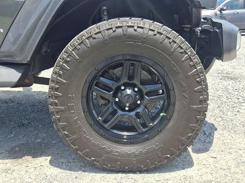 Used 2021 Jeep Gladiator Overland w/ Dual Top Group AWD/4WD image 9