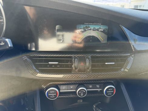 Used 2017 Alfa Romeo Giulia image 20