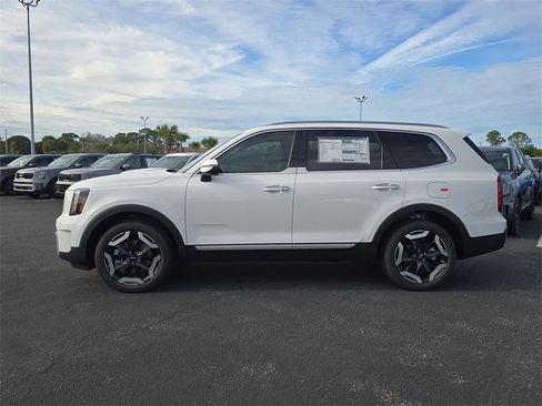 New 2025 Kia Telluride S image 5