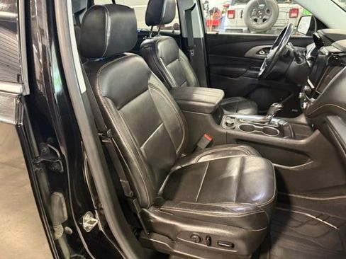 Used 2018 Chevrolet Traverse LT w/ LPO, 'HIT The Road' Package AWD/4WD image 10