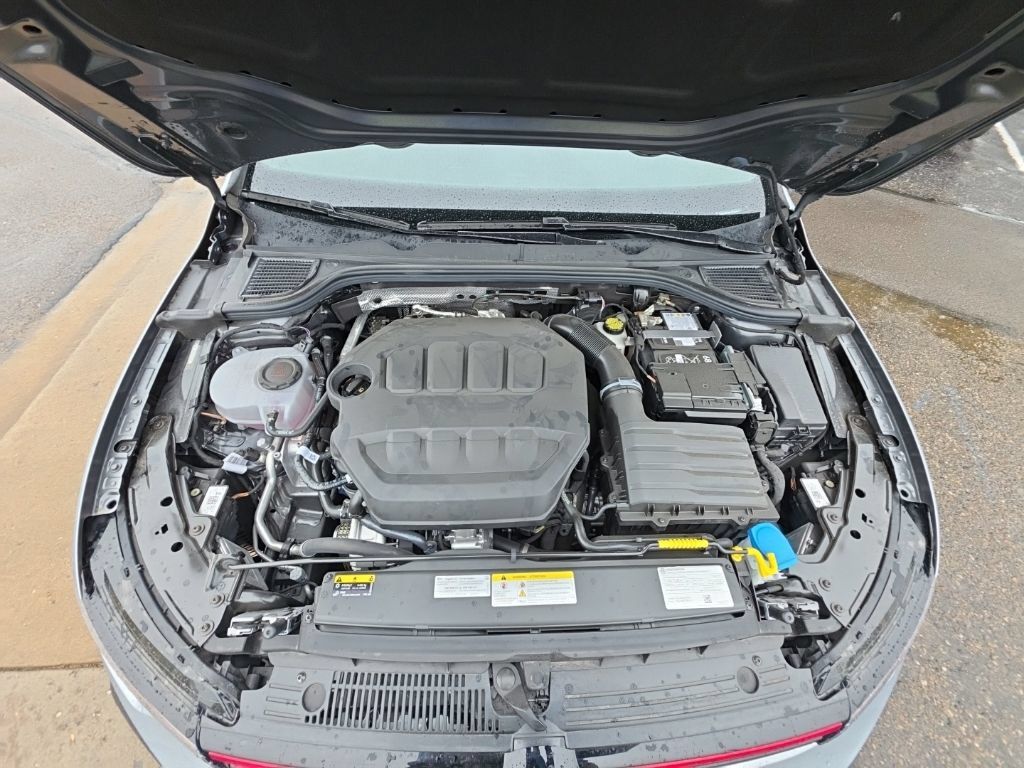 Certified 2025 Volkswagen GTI SE FWD image 22