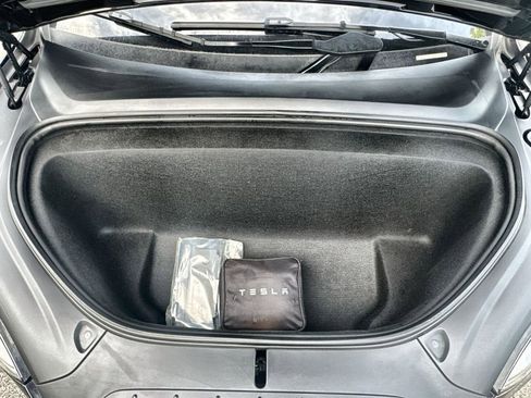 Used 2022 Tesla Model X Plaid image 18