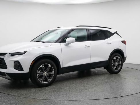 Used 2025 Chevrolet Blazer LT FWD image 3