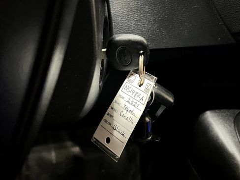Used 2021 Toyota Corolla LE FWD image 20