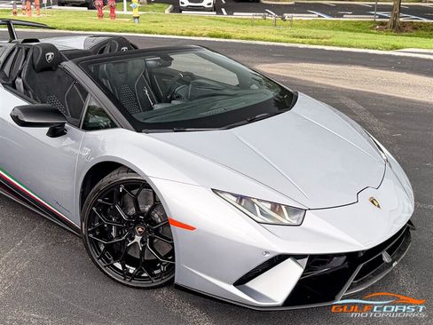 Used 2019 Lamborghini Huracan Performante AWD/4WD image 70