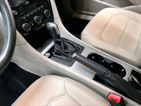 Used 2021 Volkswagen Passat 2.0T SE w/ Luggage Net & Mats Package image 14