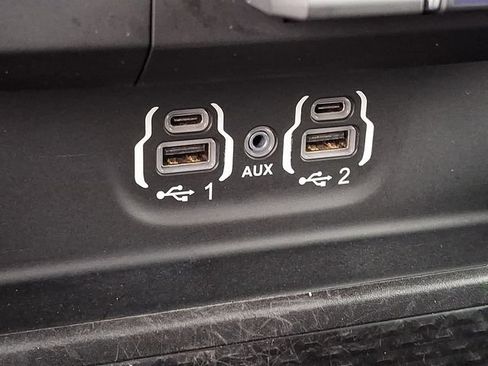 Used 2022 RAM 1500 Laramie AWD/4WD image 21