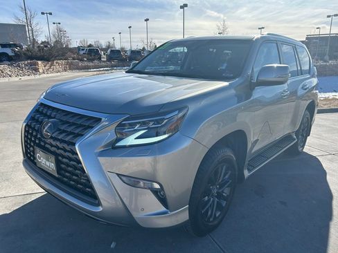 Used 2021 Lexus GX 460 Premium w/ Premium Package image 3