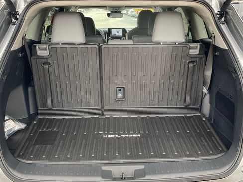 New 2026 Toyota Highlander XLE image 11