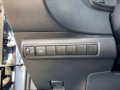 Used 2025 Toyota Corolla LE FWD image 33