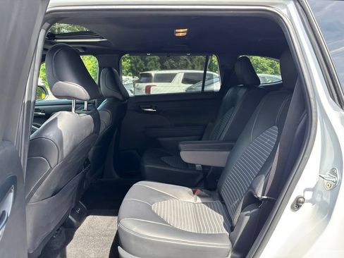Used 2024 Toyota Highlander XSE AWD/4WD image 17