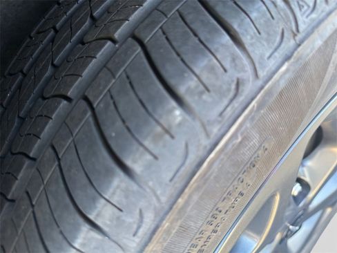 Used 2023 Chrysler Pacifica Limited w/ Uconnect Theater Family Group image 20