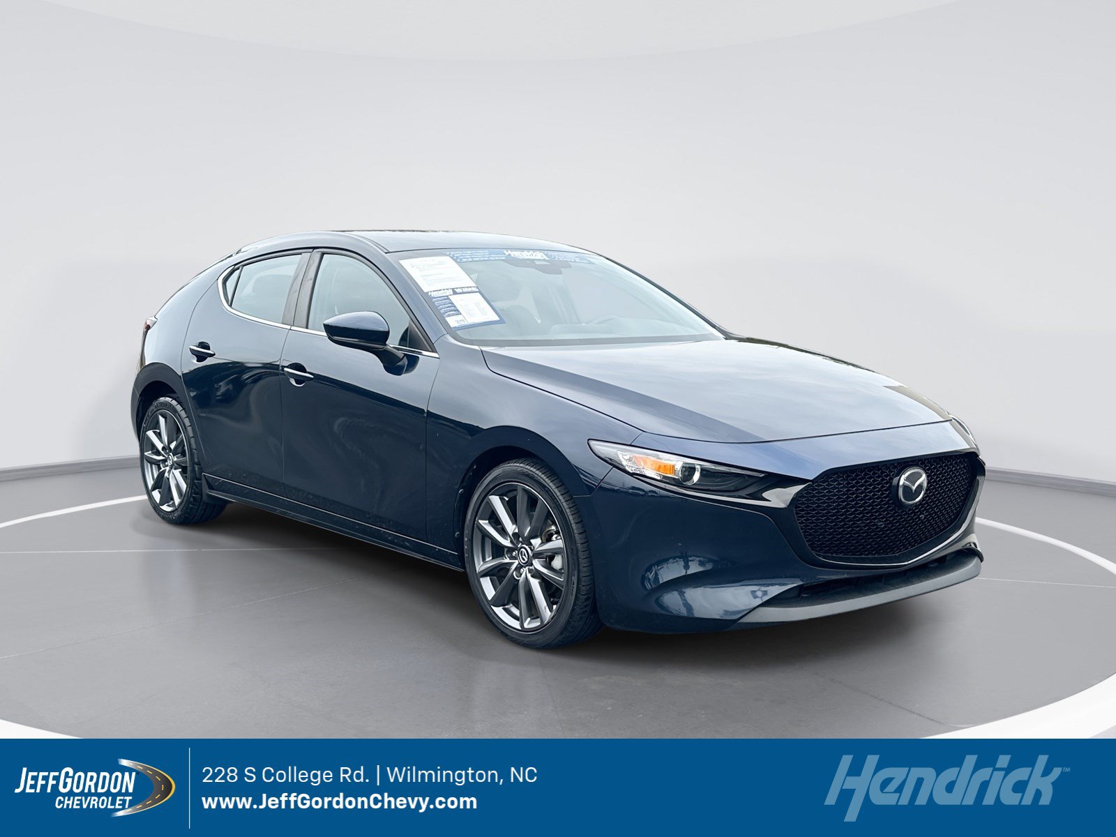 Used 2021 MAZDA MAZDA3 s FWD image 1